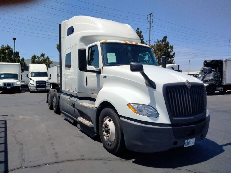 Sleeper Tractor-Heavy Duty Tractors-International-2023-LT625-La Mirada-CA-551,987\n\t\tmiles-$ 59,000 - Image 1
