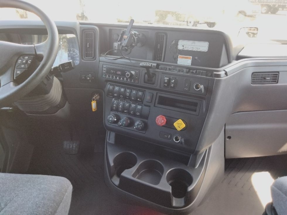 Sleeper Tractor-Heavy Duty Tractors-International-2023-LT625-La Mirada-CA-551,987\n\t\tmiles-$ 59,000 - Image 12