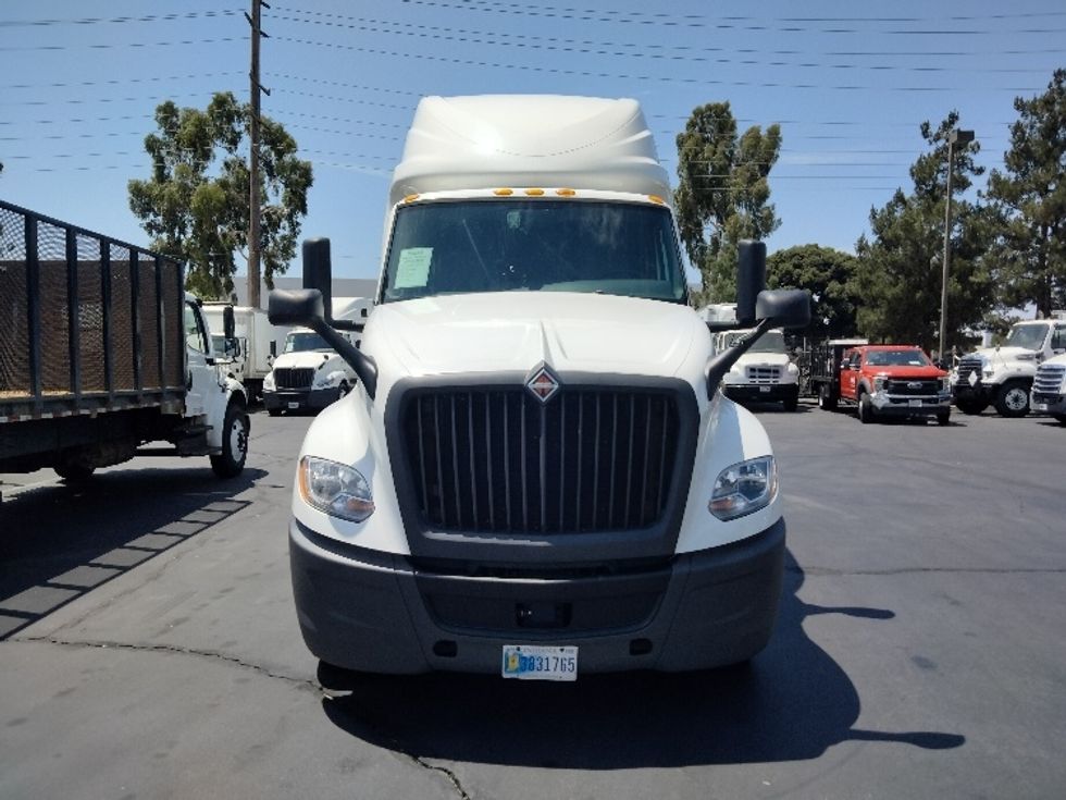 Sleeper Tractor-Heavy Duty Tractors-International-2023-LT625-La Mirada-CA-551,987\n\t\tmiles-$ 59,000 - Image 2
