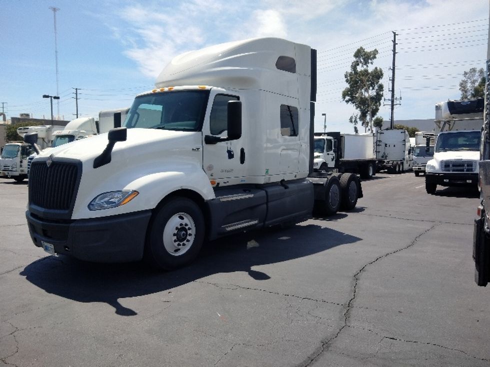 Sleeper Tractor-Heavy Duty Tractors-International-2023-LT625-La Mirada-CA-551,987\n\t\tmiles-$ 59,000 - Image 3