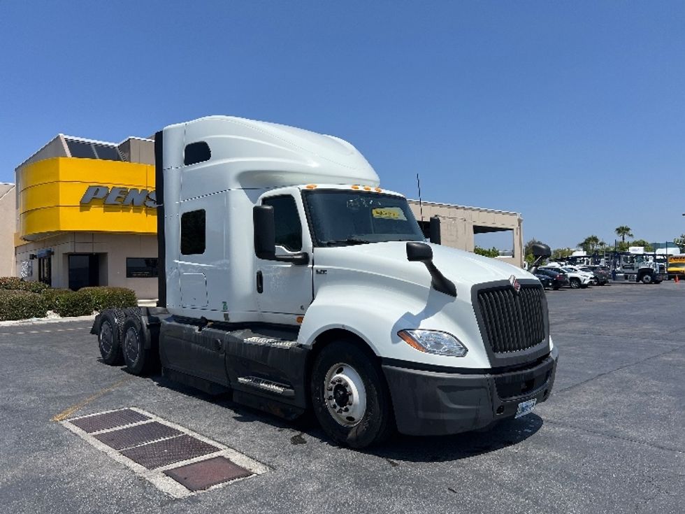 Sleeper Tractor-Heavy Duty Tractors-International-2023-LT625-La Mirada-CA-648,517\n\t\tmiles-$ 40,500 - Image 1