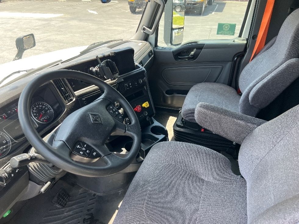 Sleeper Tractor-Heavy Duty Tractors-International-2023-LT625-La Mirada-CA-648,517\n\t\tmiles-$ 40,500 - Image 10