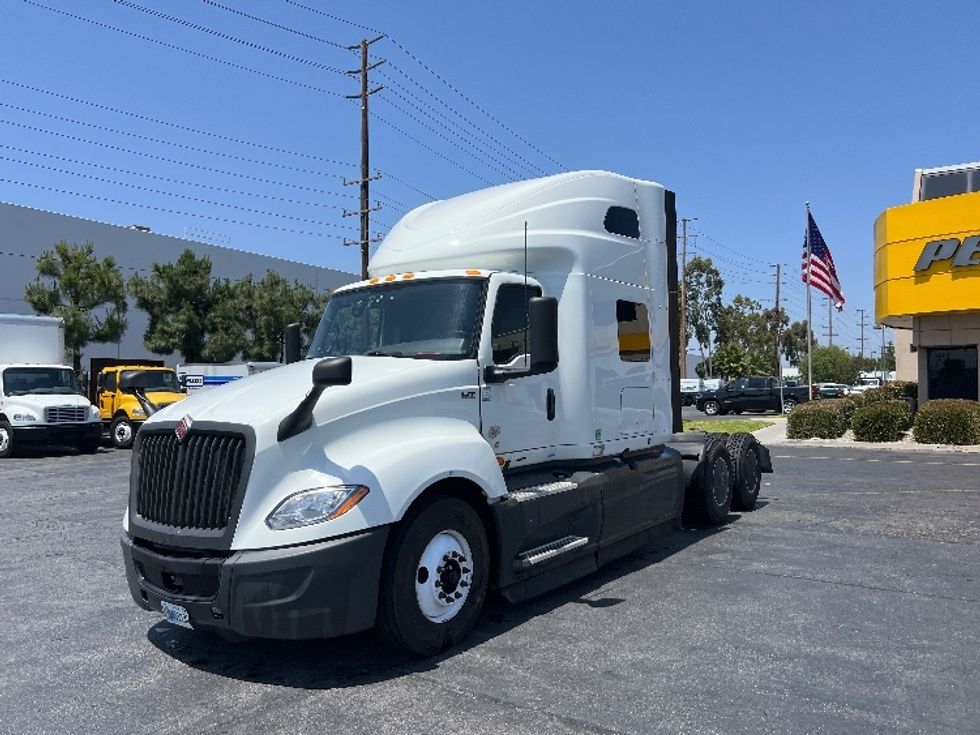 Sleeper Tractor-Heavy Duty Tractors-International-2023-LT625-La Mirada-CA-648,517\n\t\tmiles-$ 40,500 - Image 3