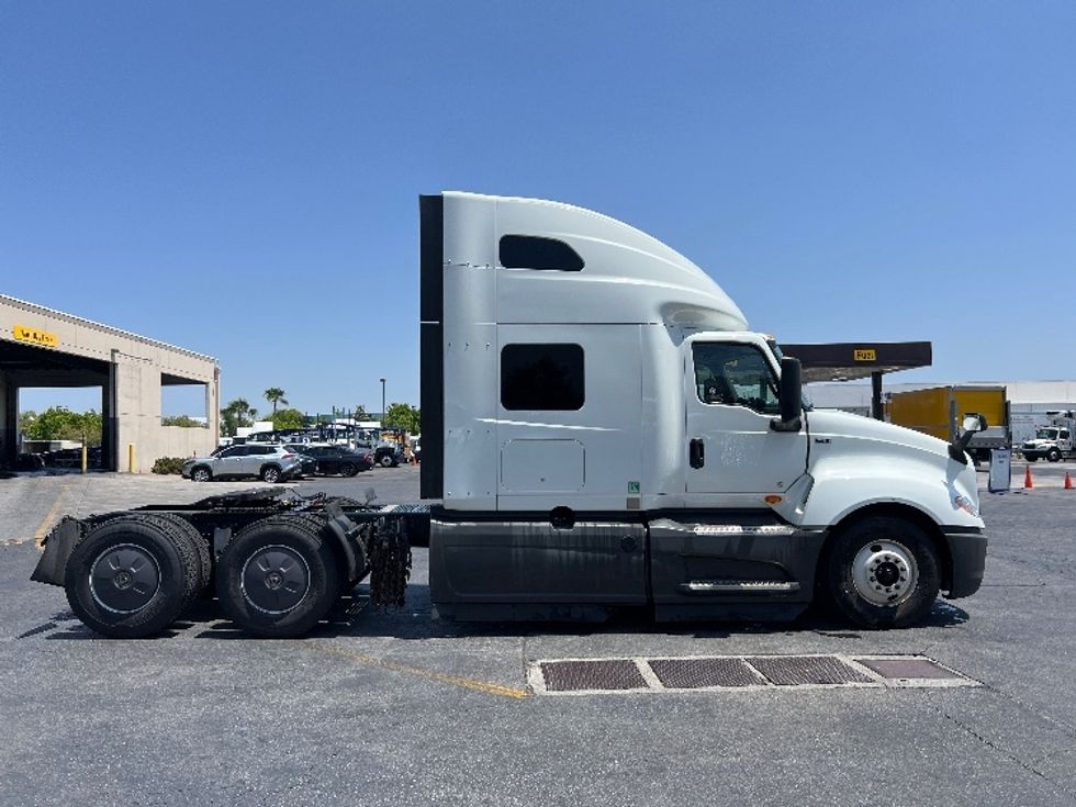 Sleeper Tractor-Heavy Duty Tractors-International-2023-LT625-La Mirada-CA-648,517\n\t\tmiles-$ 40,500 - Image 8