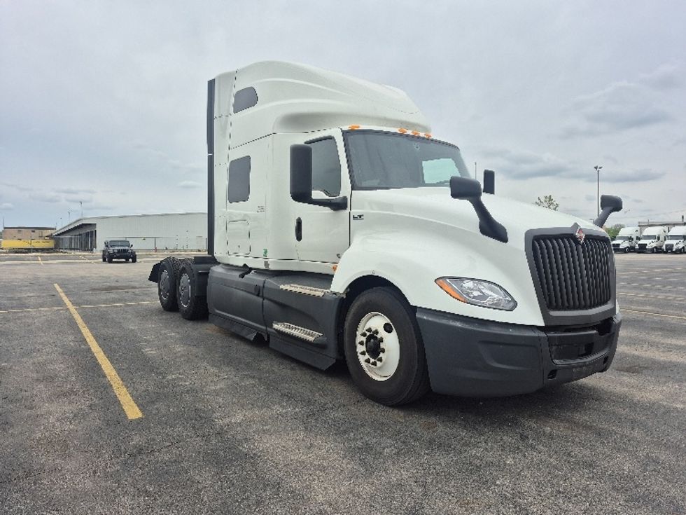 Sleeper Tractor-Heavy Duty Tractors-International-2023-LT625-La Porte-IN-465,768\n\t\tmiles-$ 62,250 - Image 1