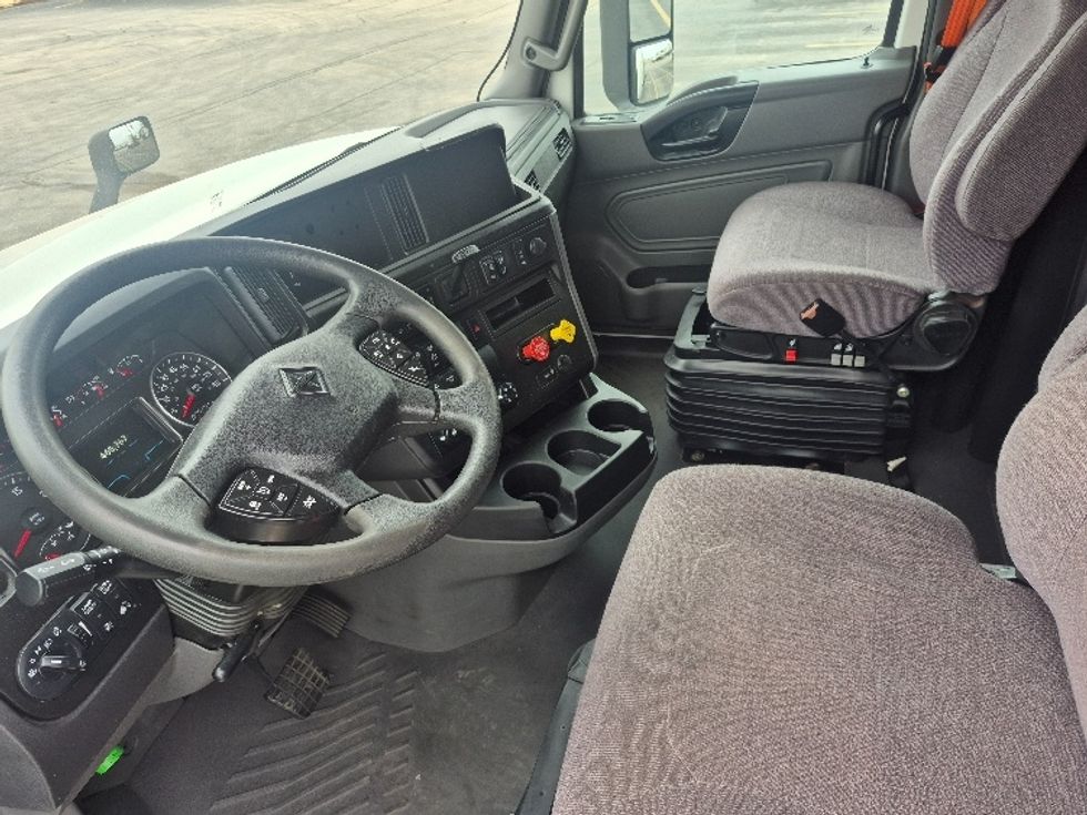 Sleeper Tractor-Heavy Duty Tractors-International-2023-LT625-La Porte-IN-465,768\n\t\tmiles-$ 62,250 - Image 10
