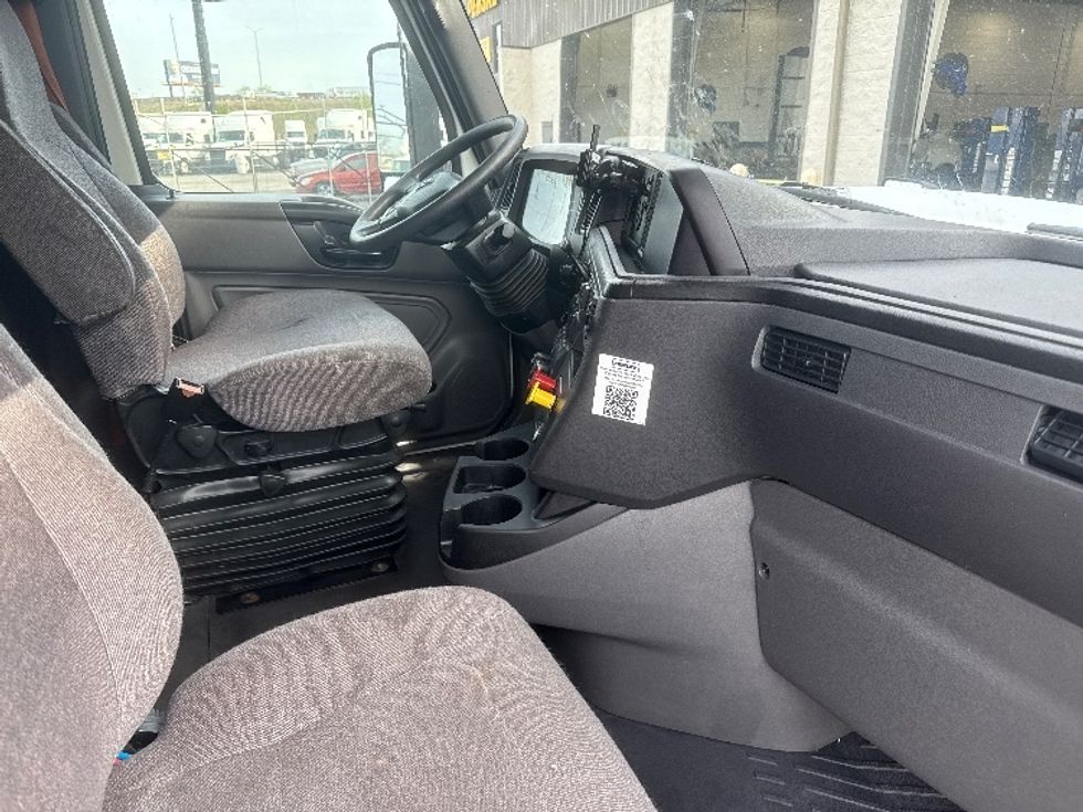 Sleeper Tractor-Heavy Duty Tractors-International-2023-LT625-La Porte-IN-515,132\n\t\tmiles-$ 54,750 - Image 15