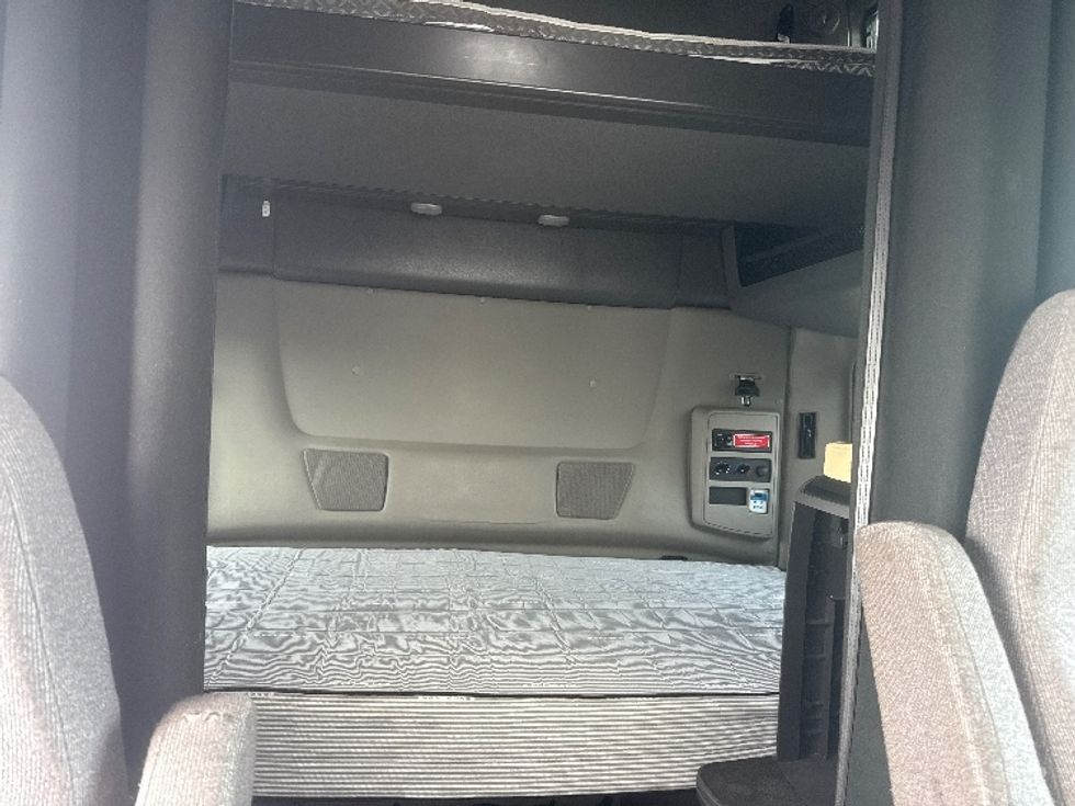 Sleeper Tractor-Heavy Duty Tractors-International-2023-LT625-La Porte-IN-515,132\n\t\tmiles-$ 54,750 - Image 16