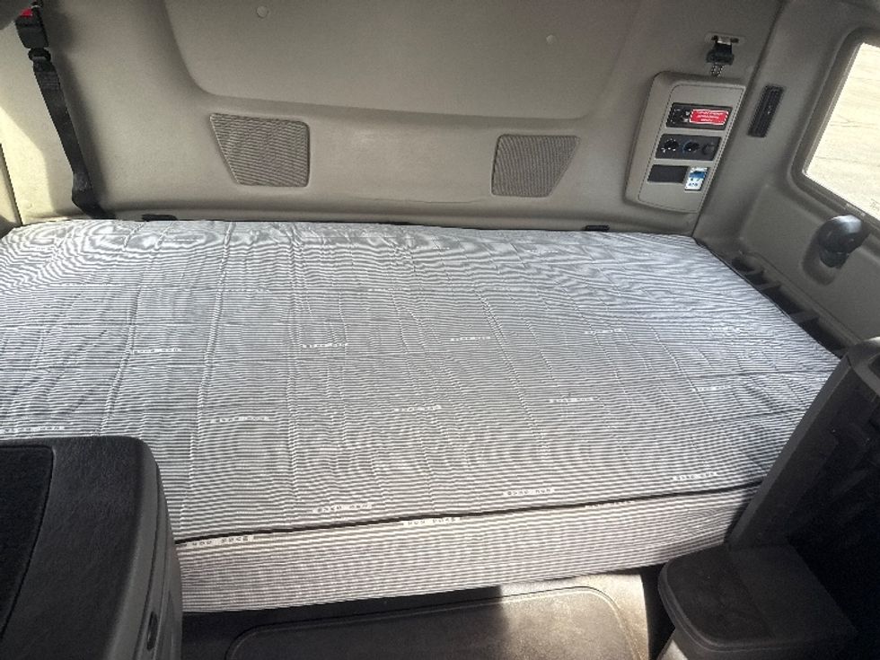 Sleeper Tractor-Heavy Duty Tractors-International-2023-LT625-La Porte-IN-515,132\n\t\tmiles-$ 54,750 - Image 17