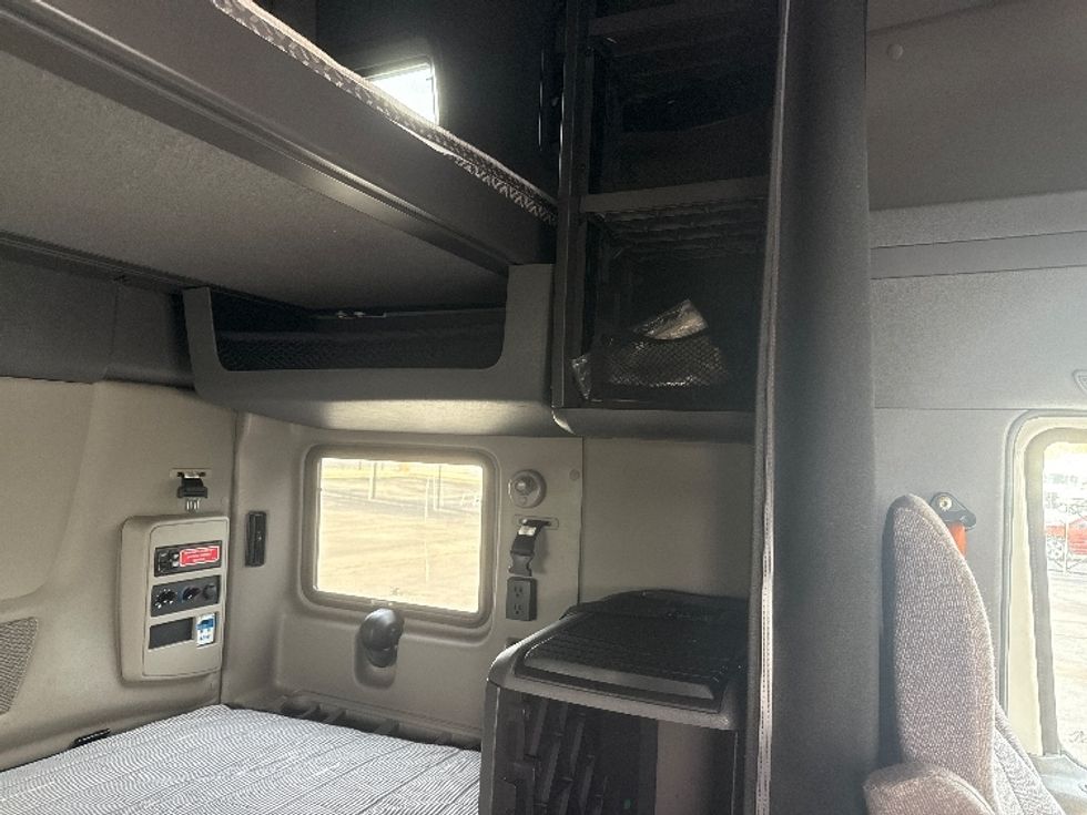 Sleeper Tractor-Heavy Duty Tractors-International-2023-LT625-La Porte-IN-515,132\n\t\tmiles-$ 54,750 - Image 18