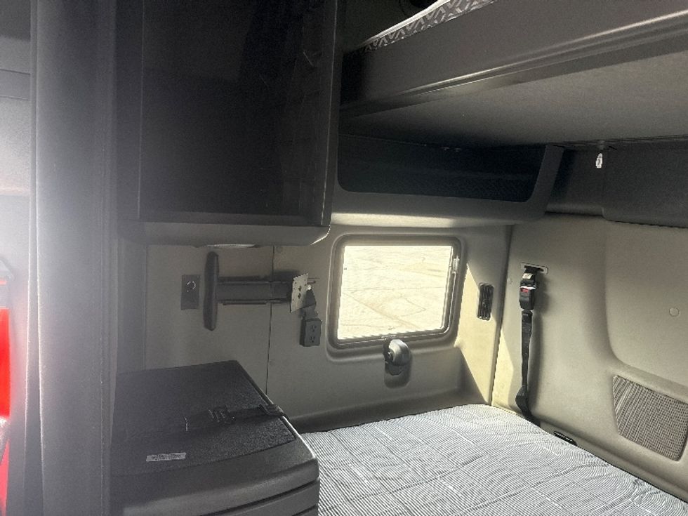 Sleeper Tractor-Heavy Duty Tractors-International-2023-LT625-La Porte-IN-515,132\n\t\tmiles-$ 54,750 - Image 19