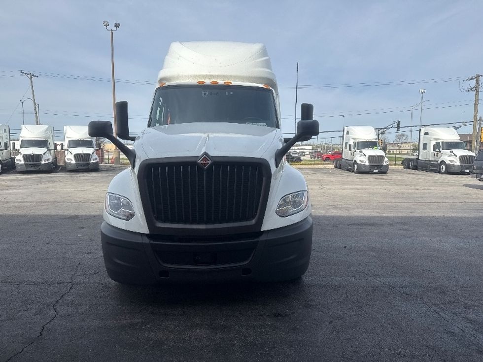 Sleeper Tractor-Heavy Duty Tractors-International-2023-LT625-La Porte-IN-515,132\n\t\tmiles-$ 54,750 - Image 2