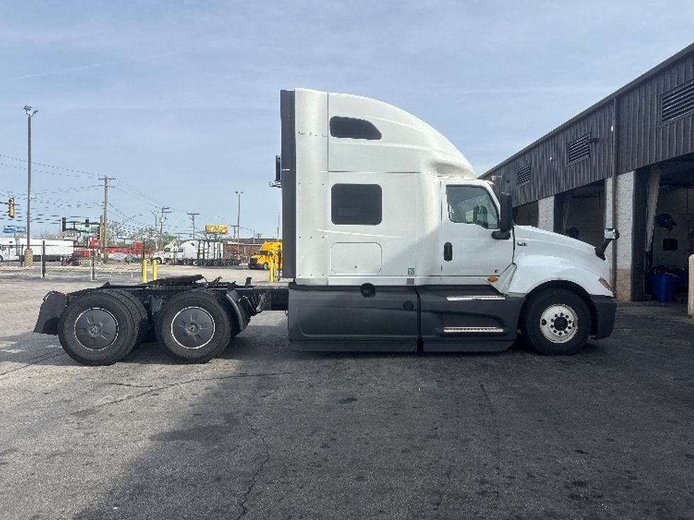 Sleeper Tractor-Heavy Duty Tractors-International-2023-LT625-La Porte-IN-515,132\n\t\tmiles-$ 54,750 - Image 8