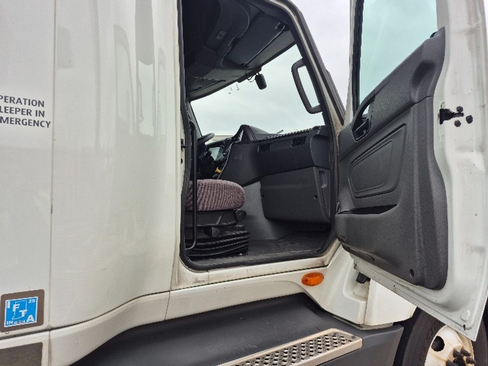 Sleeper Tractor-Heavy Duty Tractors-International-2023-LT625-La Porte-IN-531,379\n\t\tmiles-$ 53,250 - Image 13