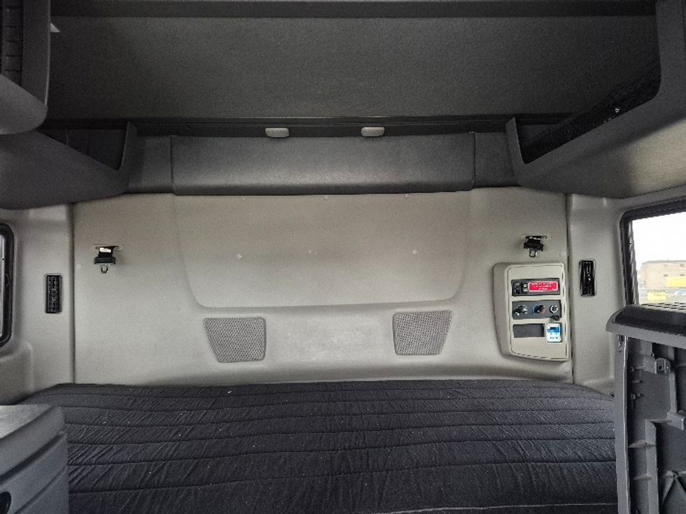 Sleeper Tractor-Heavy Duty Tractors-International-2023-LT625-La Porte-IN-531,379\n\t\tmiles-$ 53,250 - Image 16