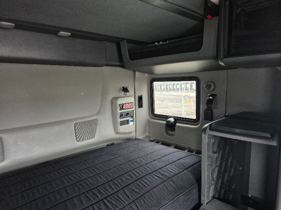 Sleeper Tractor-Heavy Duty Tractors-International-2023-LT625-La Porte-IN-531,379\n\t\tmiles-$ 53,250 - Image 17