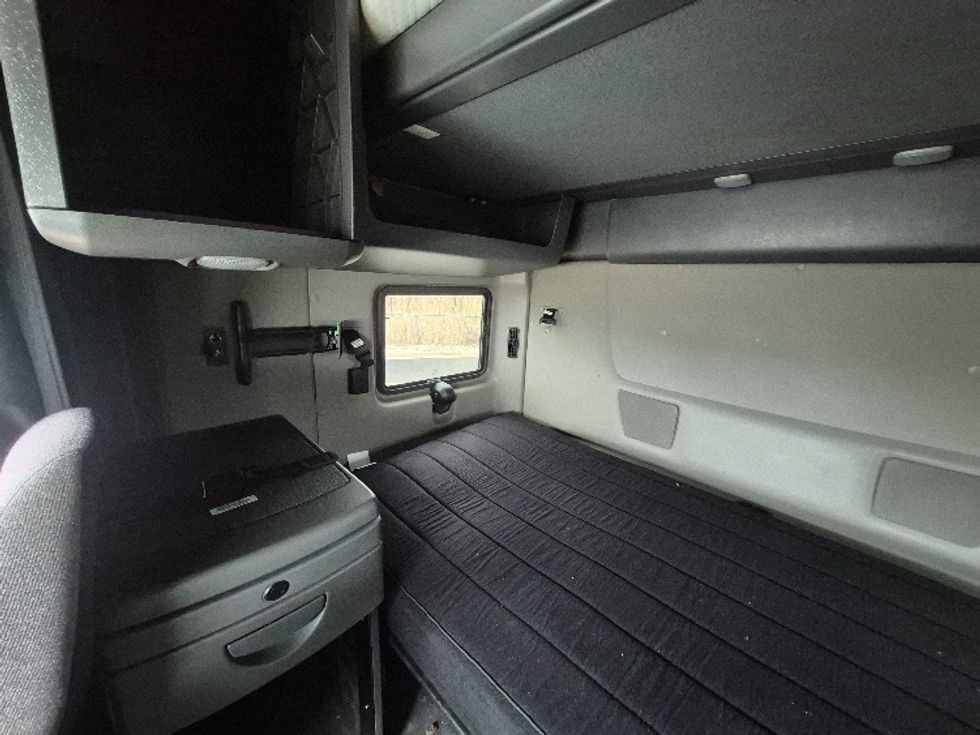 Sleeper Tractor-Heavy Duty Tractors-International-2023-LT625-La Porte-IN-531,379\n\t\tmiles-$ 53,250 - Image 18