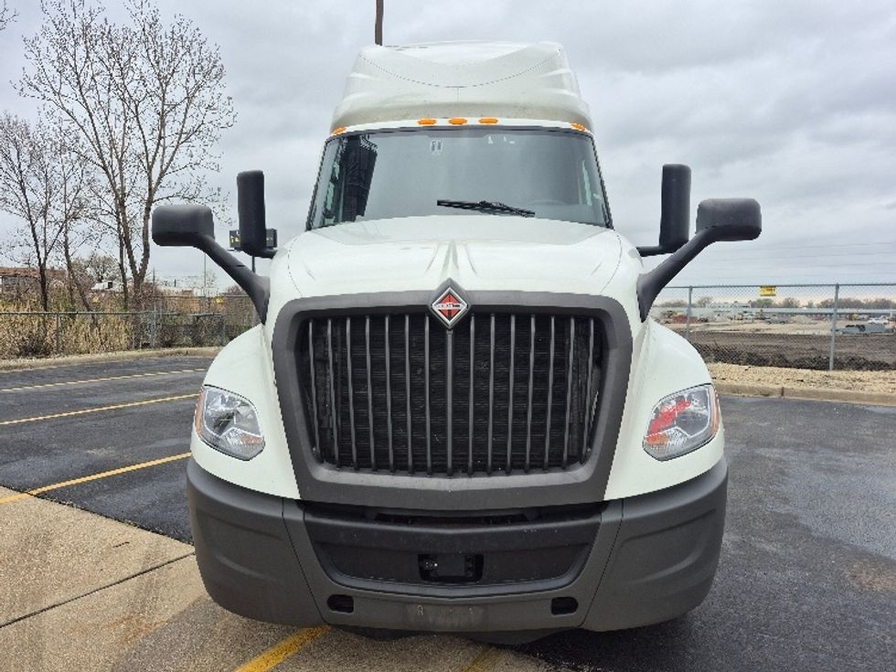 Sleeper Tractor-Heavy Duty Tractors-International-2023-LT625-La Porte-IN-531,379\n\t\tmiles-$ 53,250 - Image 2