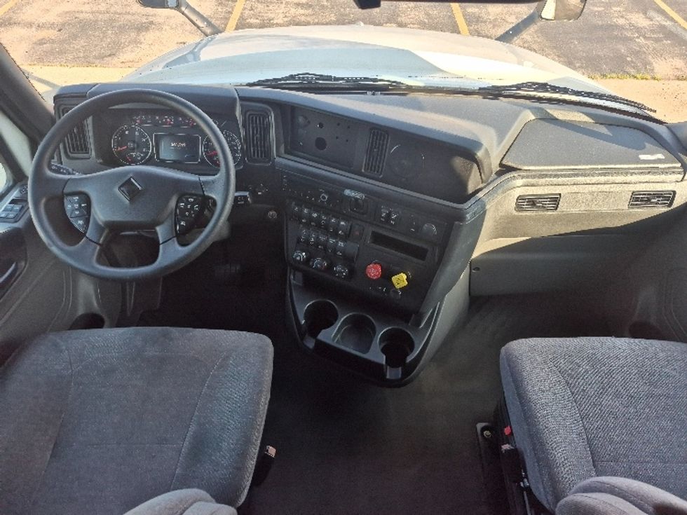 Sleeper Tractor-Heavy Duty Tractors-International-2023-LT625-La Porte-IN-561,270\n\t\tmiles-$ 59,750 - Image 11
