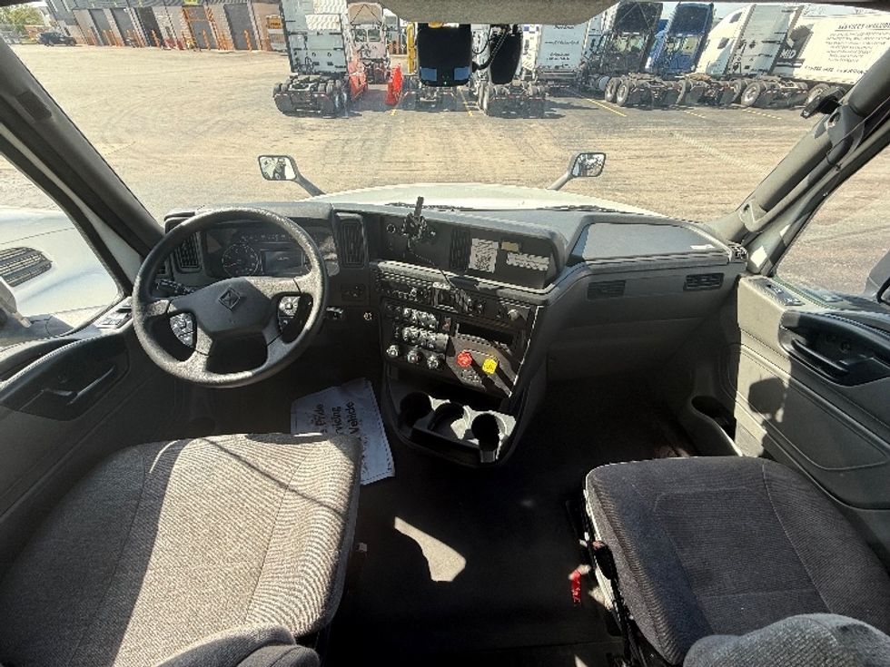 Sleeper Tractor-Heavy Duty Tractors-International-2023-LT625-La Porte-IN-568,925\n\t\tmiles-$ 52,250 - Image 12
