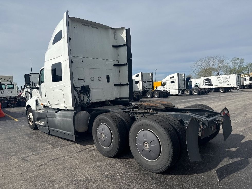 Sleeper Tractor-Heavy Duty Tractors-International-2023-LT625-La Porte-IN-568,925\n\t\tmiles-$ 52,250 - Image 5