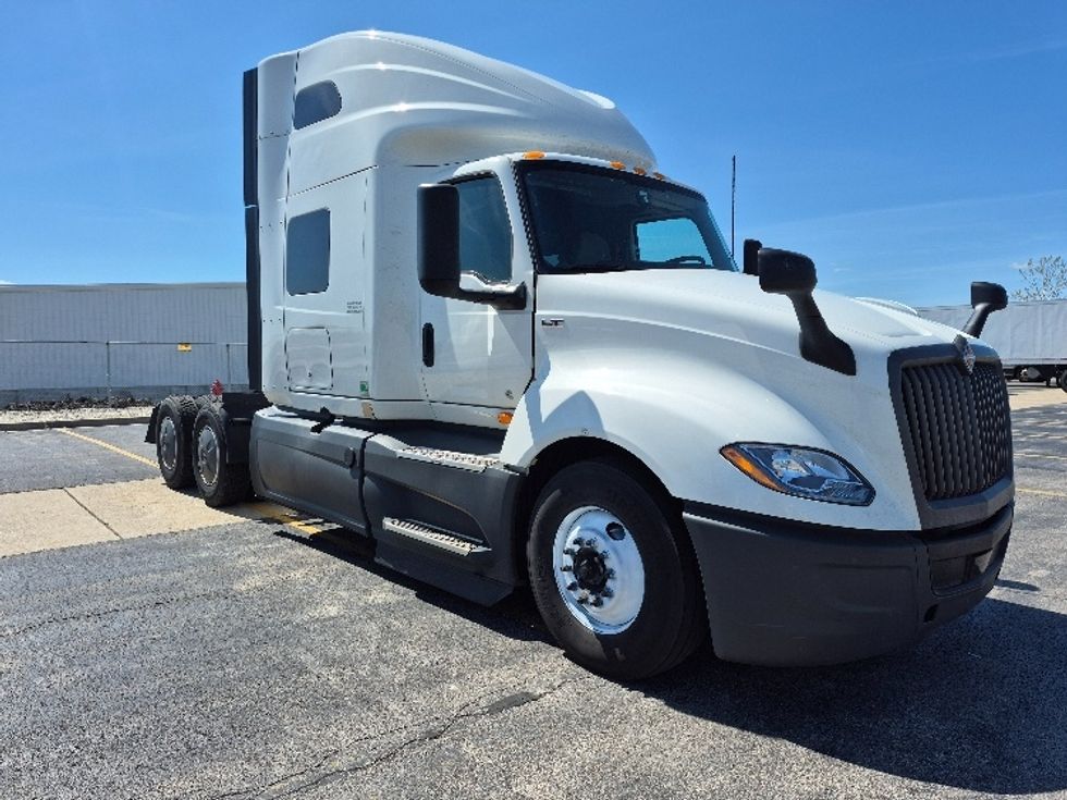 Sleeper Tractor-Heavy Duty Tractors-International-2023-LT625-La Porte-IN-573,694\n\t\tmiles-$ 49,250 - Image 1