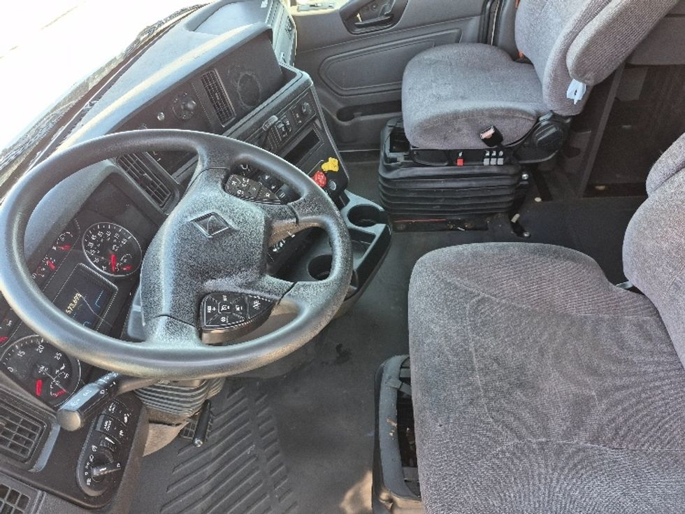 Sleeper Tractor-Heavy Duty Tractors-International-2023-LT625-La Porte-IN-573,694\n\t\tmiles-$ 49,250 - Image 10