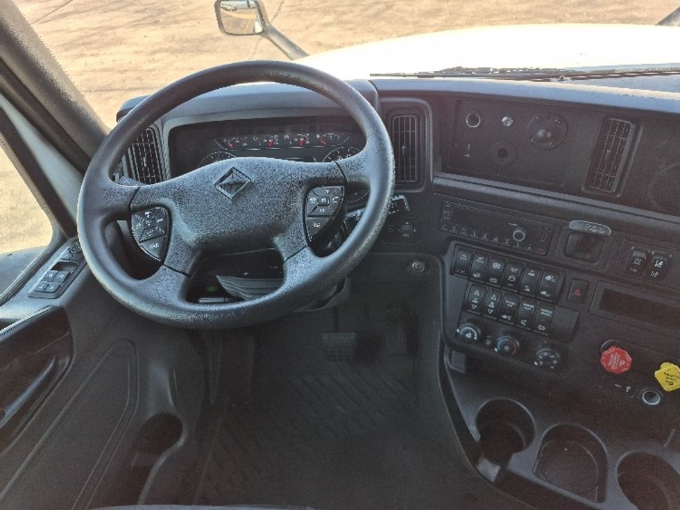 Sleeper Tractor-Heavy Duty Tractors-International-2023-LT625-La Porte-IN-573,694\n\t\tmiles-$ 49,250 - Image 11