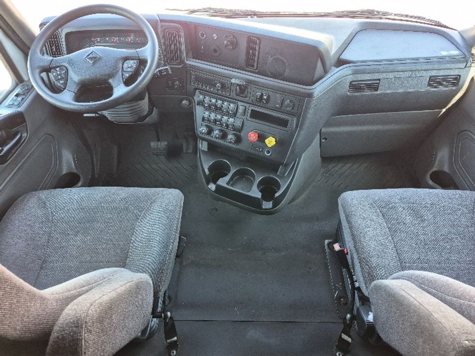 Sleeper Tractor-Heavy Duty Tractors-International-2023-LT625-La Porte-IN-573,694\n\t\tmiles-$ 49,250 - Image 12