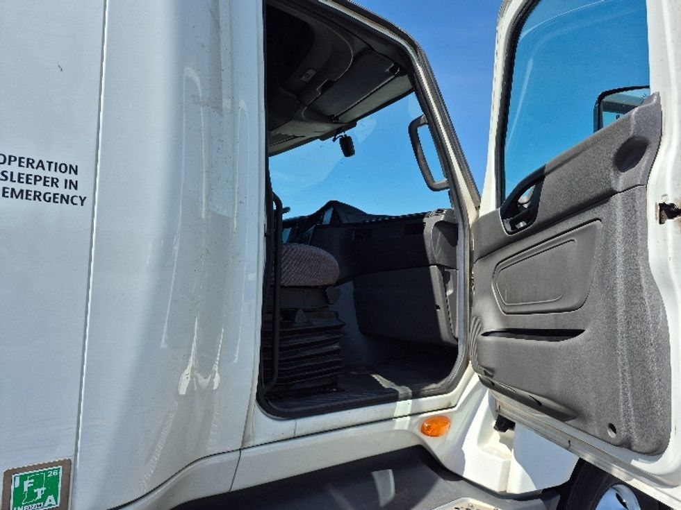 Sleeper Tractor-Heavy Duty Tractors-International-2023-LT625-La Porte-IN-573,694\n\t\tmiles-$ 49,250 - Image 13