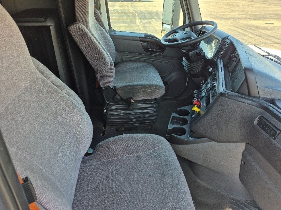 Sleeper Tractor-Heavy Duty Tractors-International-2023-LT625-La Porte-IN-573,694\n\t\tmiles-$ 49,250 - Image 15