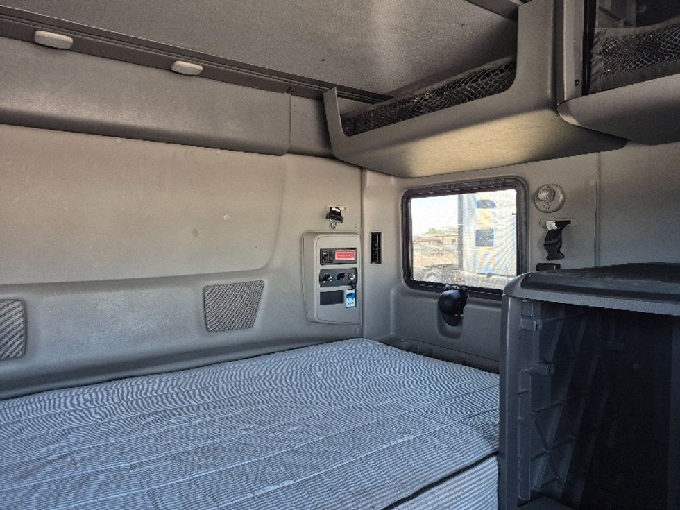 Sleeper Tractor-Heavy Duty Tractors-International-2023-LT625-La Porte-IN-573,694\n\t\tmiles-$ 49,250 - Image 17