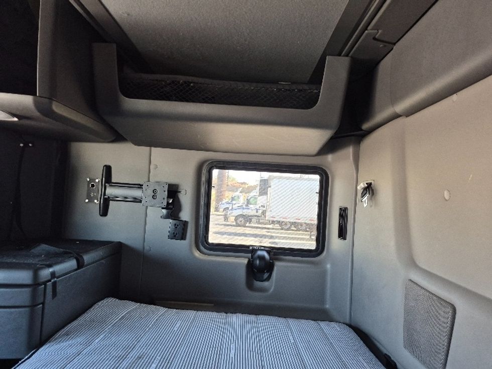 Sleeper Tractor-Heavy Duty Tractors-International-2023-LT625-La Porte-IN-573,694\n\t\tmiles-$ 49,250 - Image 19