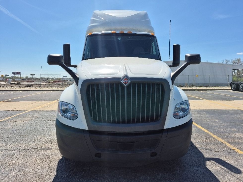Sleeper Tractor-Heavy Duty Tractors-International-2023-LT625-La Porte-IN-573,694\n\t\tmiles-$ 49,250 - Image 2