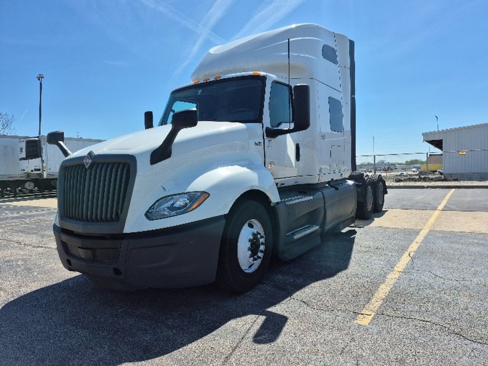 Sleeper Tractor-Heavy Duty Tractors-International-2023-LT625-La Porte-IN-573,694\n\t\tmiles-$ 49,250 - Image 3
