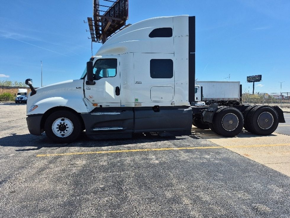 Sleeper Tractor-Heavy Duty Tractors-International-2023-LT625-La Porte-IN-573,694\n\t\tmiles-$ 49,250 - Image 4