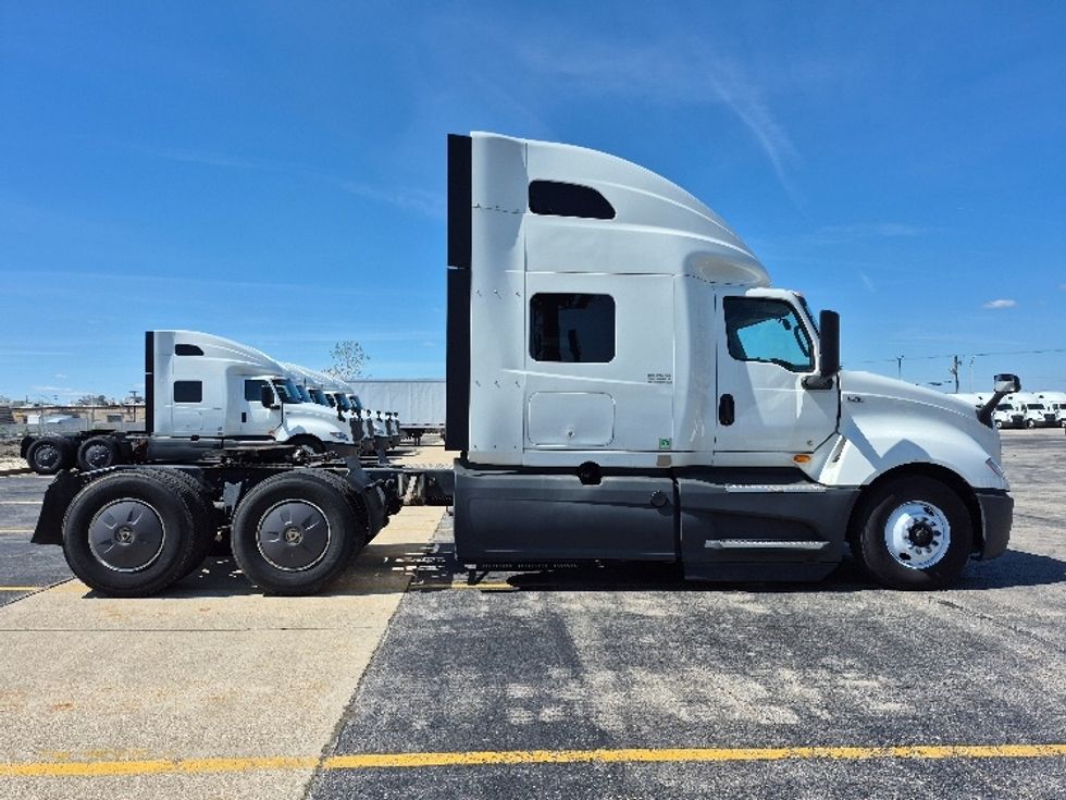 Sleeper Tractor-Heavy Duty Tractors-International-2023-LT625-La Porte-IN-573,694\n\t\tmiles-$ 49,250 - Image 8