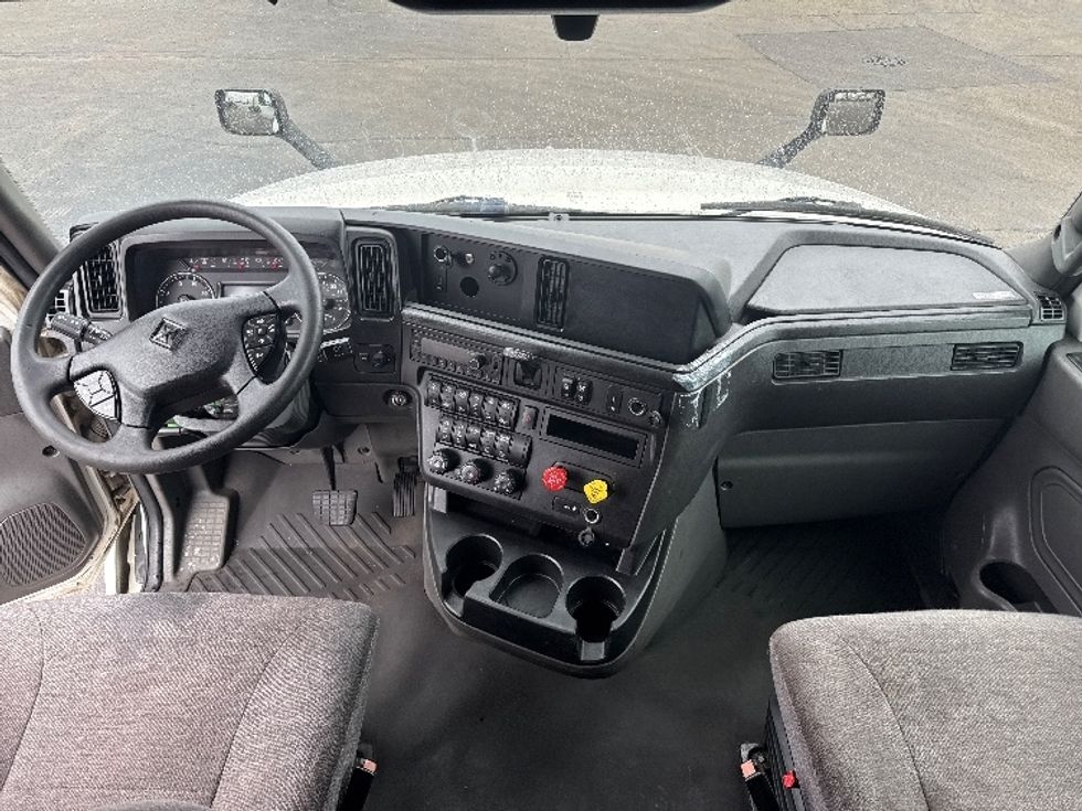 Sleeper Tractor-Heavy Duty Tractors-International-2023-LT625-La Porte-IN-597,603\n\t\tmiles-$ 44,000 - Image 12