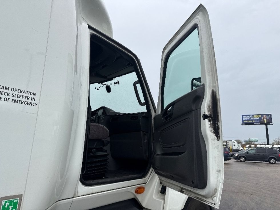 Sleeper Tractor-Heavy Duty Tractors-International-2023-LT625-La Porte-IN-597,603\n\t\tmiles-$ 44,000 - Image 13