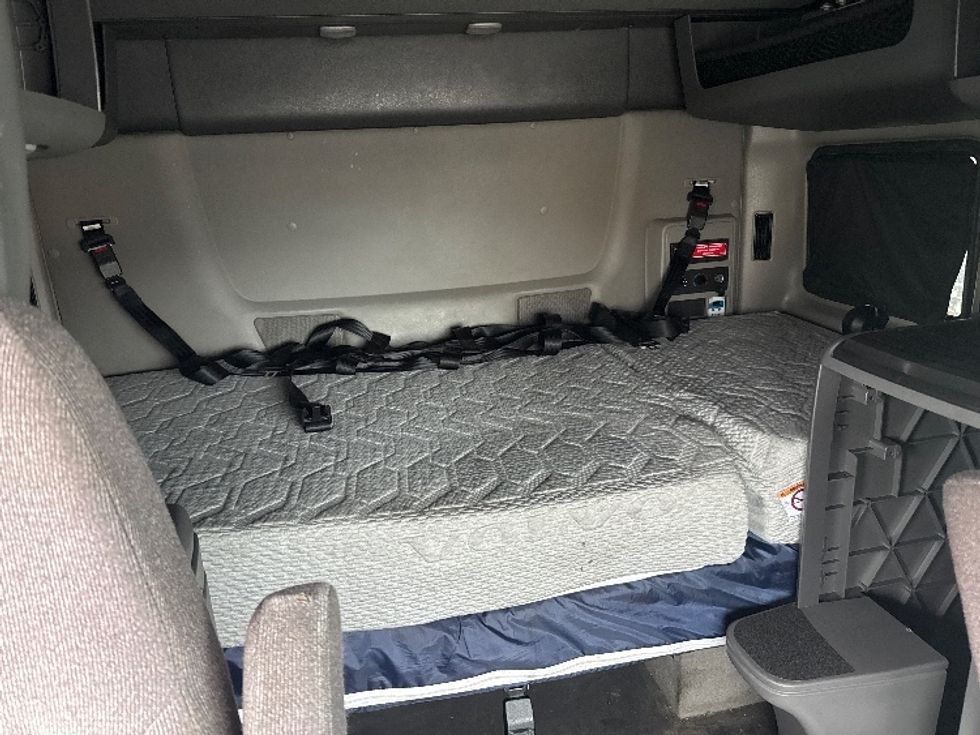 Sleeper Tractor-Heavy Duty Tractors-International-2023-LT625-La Porte-IN-597,603\n\t\tmiles-$ 44,000 - Image 16