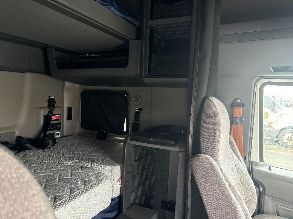 Sleeper Tractor-Heavy Duty Tractors-International-2023-LT625-La Porte-IN-597,603\n\t\tmiles-$ 44,000 - Image 18