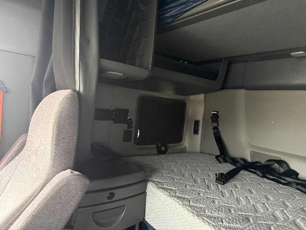 Sleeper Tractor-Heavy Duty Tractors-International-2023-LT625-La Porte-IN-597,603\n\t\tmiles-$ 44,000 - Image 19