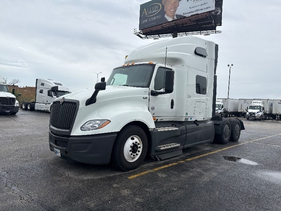 Sleeper Tractor-Heavy Duty Tractors-International-2023-LT625-La Porte-IN-597,603\n\t\tmiles-$ 44,000 - Image 3