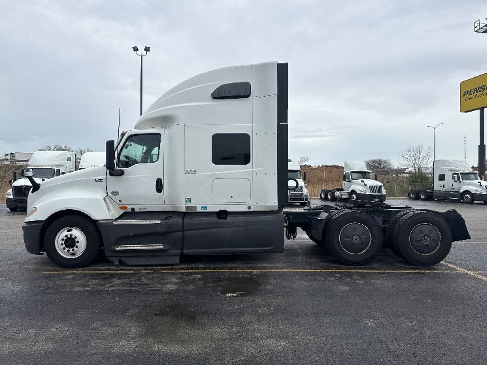 Sleeper Tractor-Heavy Duty Tractors-International-2023-LT625-La Porte-IN-597,603\n\t\tmiles-$ 44,000 - Image 4