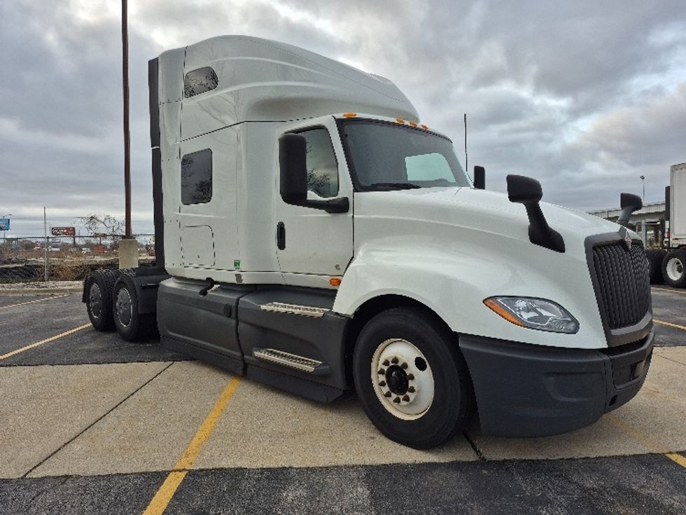 Sleeper Tractor-Heavy Duty Tractors-International-2023-LT625-La Porte-IN-616,085\n\t\tmiles-$ 41,000 - Image 1