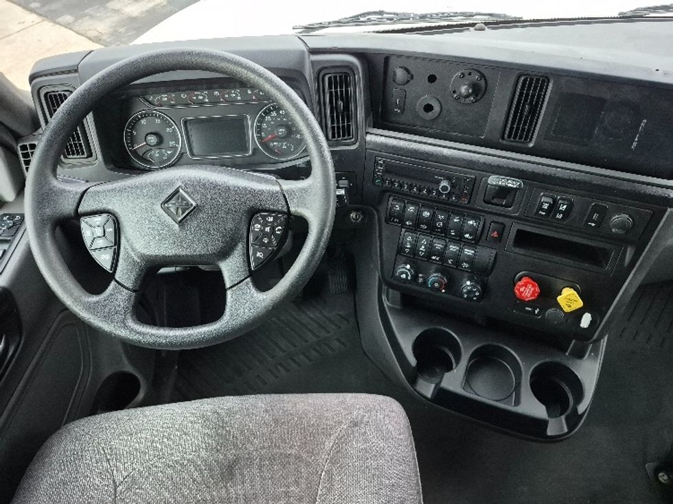 Sleeper Tractor-Heavy Duty Tractors-International-2023-LT625-La Porte-IN-616,085\n\t\tmiles-$ 41,000 - Image 11