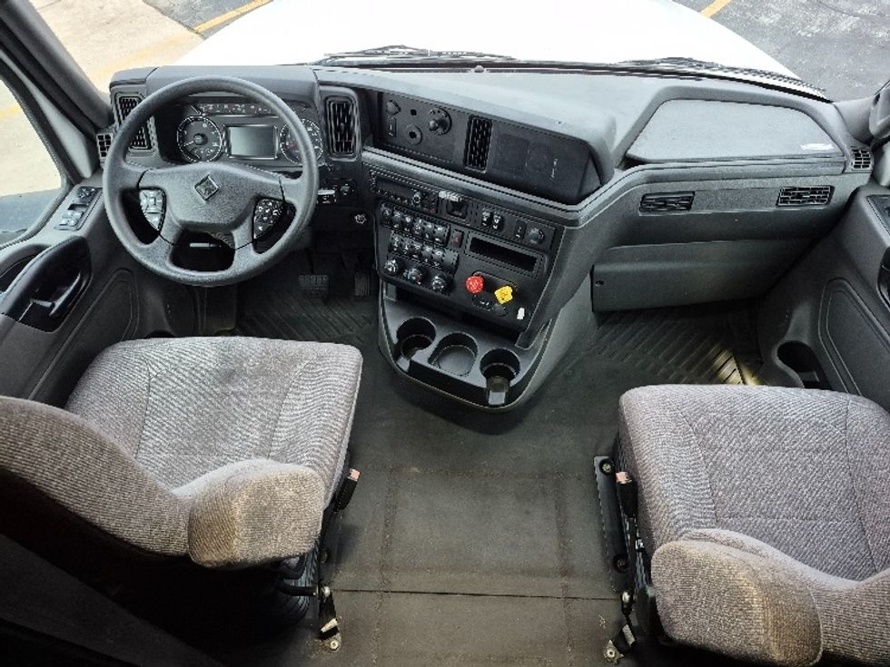 Sleeper Tractor-Heavy Duty Tractors-International-2023-LT625-La Porte-IN-616,085\n\t\tmiles-$ 41,000 - Image 12