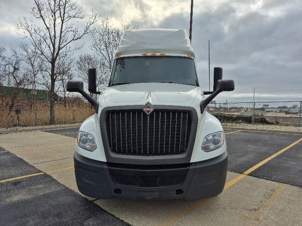 Sleeper Tractor-Heavy Duty Tractors-International-2023-LT625-La Porte-IN-616,085\n\t\tmiles-$ 41,000 - Image 2