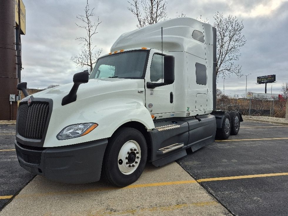 Sleeper Tractor-Heavy Duty Tractors-International-2023-LT625-La Porte-IN-616,085\n\t\tmiles-$ 41,000 - Image 3