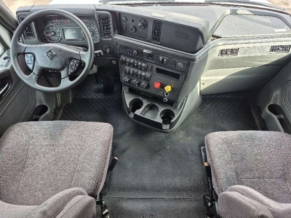 Sleeper Tractor-Heavy Duty Tractors-International-2023-LT625-La Porte-IN-624,496\n\t\tmiles-$ 41,500 - Image 12